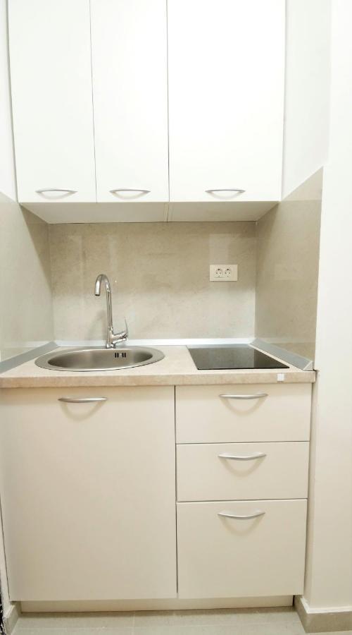 Apartman Kala & *